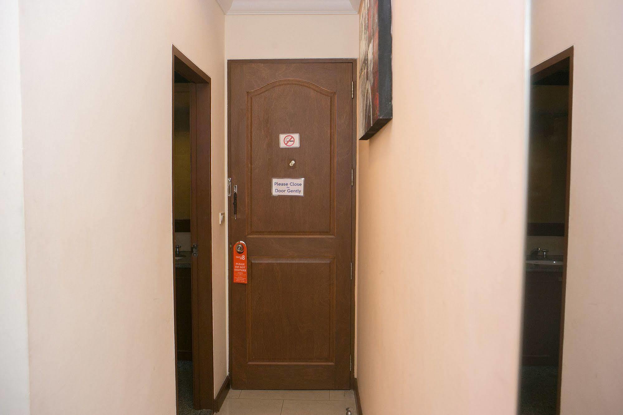 Zen Rooms Silom 12 Bangkok Exterior foto